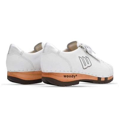 [Weiss] Alisa Damen Clog Sneaker weiss mit Reissverschluss. Damen Sneaker Clogs mit biegsamer Holz Sohle alisa, clog sneakers damen mit biegsamer nachhaltiger holzsohle, farbe: weiss (Glattleder), holzclogs woody, woody schuhe, woody shoes, handgemachte holzschuhe aus österreich, kärnten