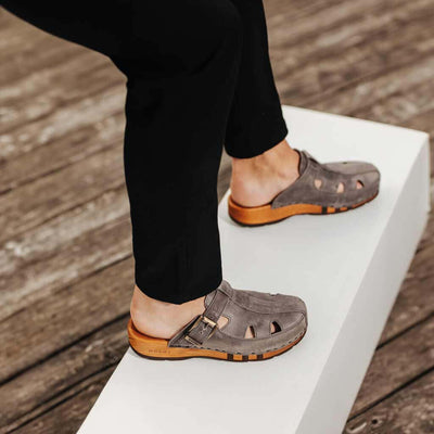 [Bleir] Freddy Herren Clog mit biegsamer nachhaltiger Holzsohle, farbe: bleir (grau), holzclogs woody, woody schuhe, woody shoes, handgemachte holzschuhe aus österreich, kärnten