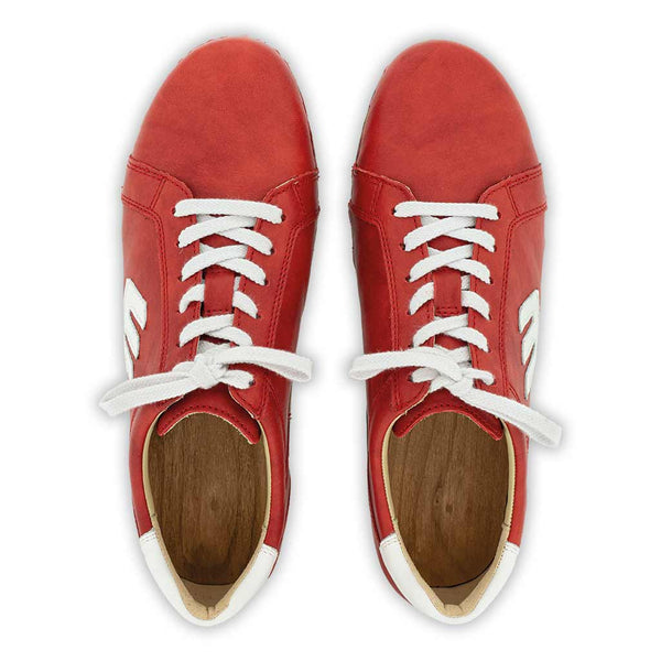 [Rosso-Weiss] Wayne Herren Clog Sneaker, woody holzschuhe. herren clogs, flexible, biegsame holzsohle. holzclogs, sneaker clogs herren, männer clogs mit fussbett. woody leder clogs herren. holzclogs, holzschuhe bestellen. farbe: rosso-weiss (rot-weiss), logo detailansicht