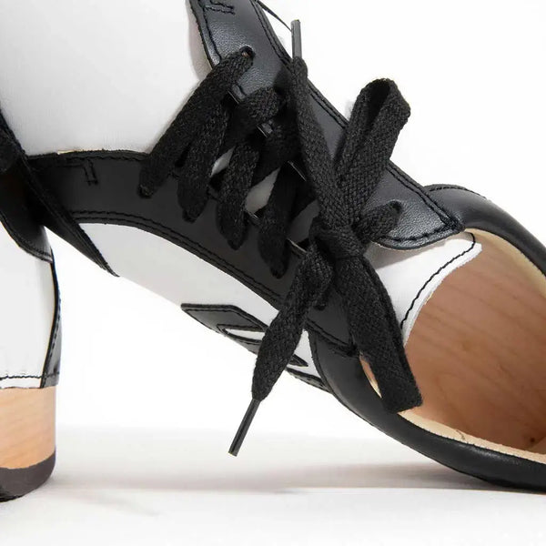 [Schwarz-Weiss] Abby Damen Clog Sneaker mit biegsamer nachhaltiger holzsohle, farbe: schwarz-weiss (Glattleder), holzclogs woody, woody schuhe, woody shoes, handgemachte holzschuhe aus österreich, kärnten