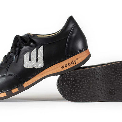 [Schwarz-Silber Glitzer] Abby Damen Clog Sneaker glam line mit biegsamer nachhaltiger holzsohle, farbe: schwarz holzclogs woody, woody schuhe, woody shoes, handgemachte holzschuhe aus österreich, kärnten