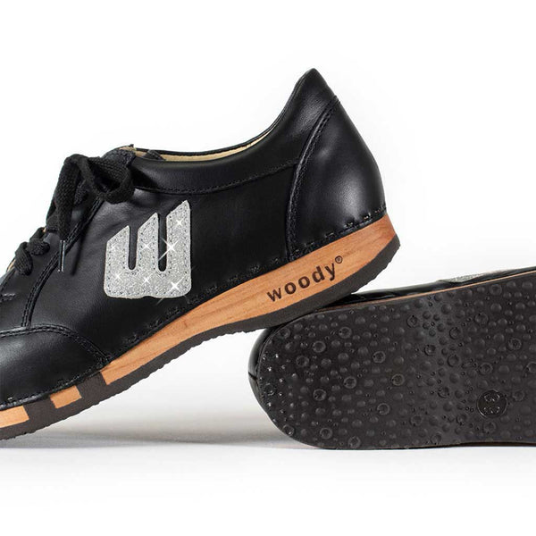 [Schwarz-Silber Glitzer] Abby Damen Clog Sneaker glam line mit biegsamer nachhaltiger holzsohle, farbe: schwarz holzclogs woody, woody schuhe, woody shoes, handgemachte holzschuhe aus österreich, kärnten
