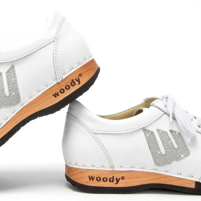 [Weiss-Silber Glitzer] Abby Damen Clog Sneaker glam line mit biegsamer nachhaltiger holzsohle, farbe: weiss mit glitzer patch, holzclogs woody, woody schuhe, woody shoes, handgemachte holzschuhe aus österreich, kärnten