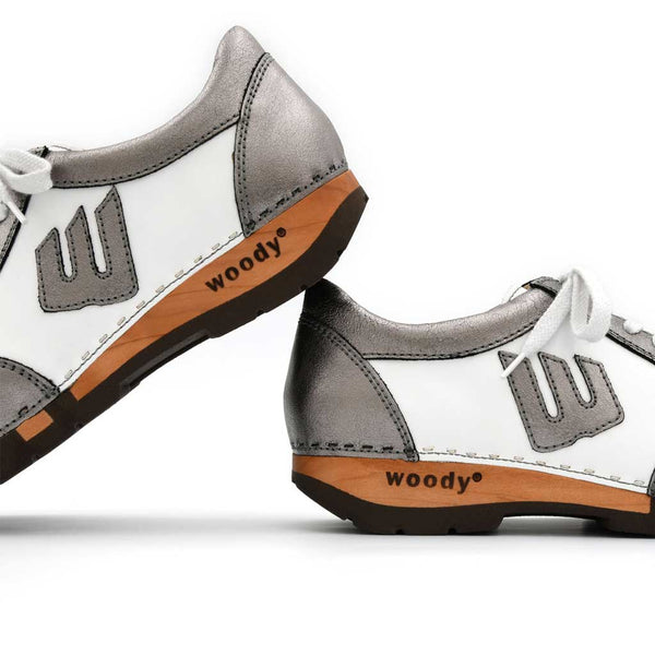 [Titan-Weiss] Abby Damen Clog Sneaker mit biegsamer nachhaltiger holzsohle, farbe: titan-weiss, holzclogs woody, woody schuhe, woody shoes, handgemachte holzschuhe, sommerliche terrasse, garten