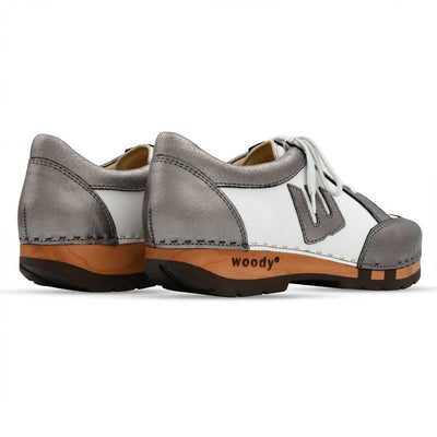 [Titan-Weiss] Abby Damen Clog Sneaker mit biegsamer nachhaltiger holzsohle, farbe: titan-weiss, holzclogs woody, woody schuhe, woody shoes, handgemachte holzschuhe, sommerliche terrasse, garten