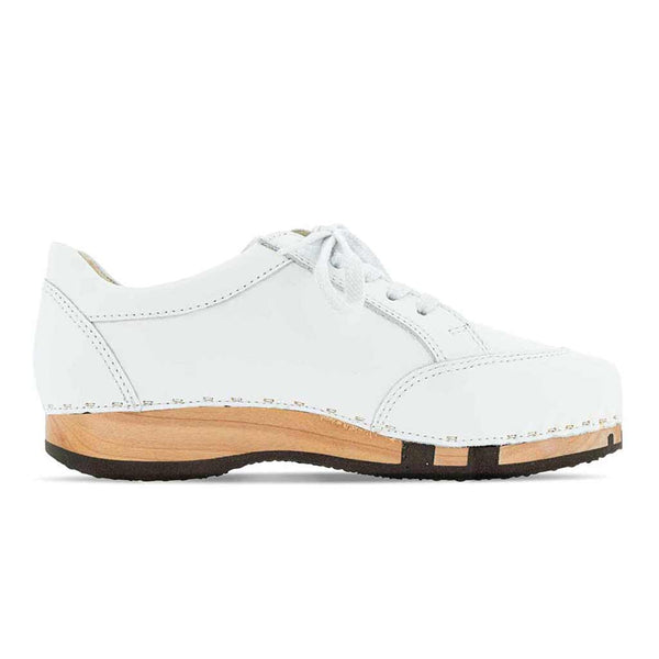 [Weiss] Abby Damen Clog Sneaker mit biegsamer nachhaltiger holzsohle, farbe: weiss Uni, holzclogs woody, woody schuhe, woody shoes, handgemachte holzschuhe aus österreich, kärnten