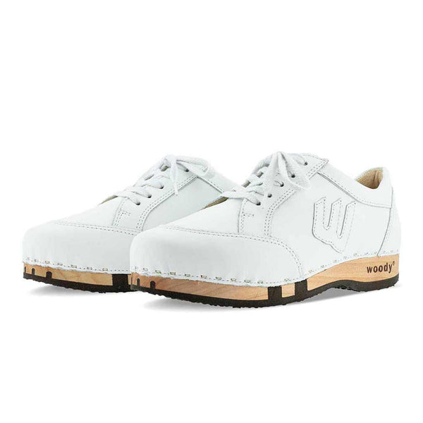 [Weiss] Abby Damen Clog Sneaker mit biegsamer nachhaltiger holzsohle, farbe: weiss Uni, holzclogs woody, woody schuhe, woody shoes, handgemachte holzschuhe aus österreich, kärnten