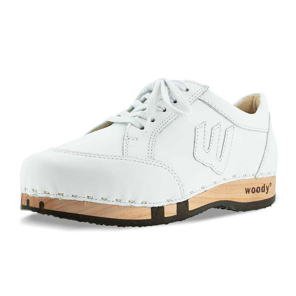 [Weiss] Abby Damen Clog Sneaker mit biegsamer nachhaltiger holzsohle, farbe: weiss Uni, holzclogs woody, woody schuhe, woody shoes, handgemachte holzschuhe aus österreich, kärnten