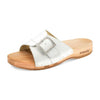 [Weiss mit Schmuck] Amira Damen Clog Pantolette – elegant, mit biegsamer Sohle aus nachhaltigem Weidenholz, Farbe: weiss (mit silberner und strassbesetzter Schnalle)