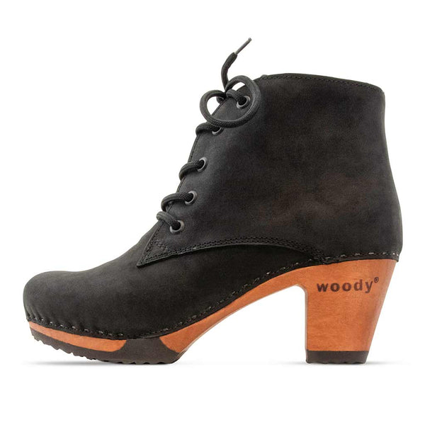 [Nero] Anne Clog Ankle Boots / stiefeletten, woody holzschuhe. ankle boots gefüttert, damenstiefel, stiefel, damenclogs mit flexibler, biegsamer holzsohle. holzclogs, clogs damen knöchel stiefel, damen clogs mit fussbett. ankleboots holz schuhe, holzclog, holzschuhe kaufen, farbe: nero