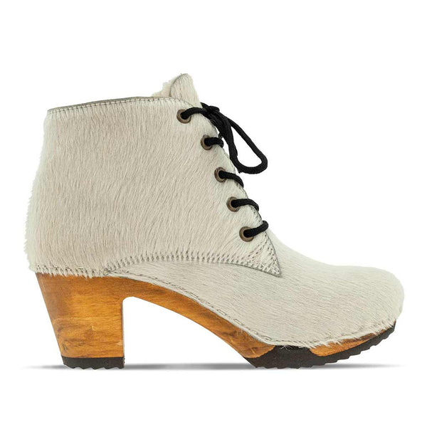 [Fell Weiss] Betty Damen Fell Clog Ankle Boots mit biegsamer nachhaltiger holzsohle, farbe: fell weiss, holzclogs woody, woody schuhe, woody shoes, handgemachte holzschuhe aus österreich, kärnten