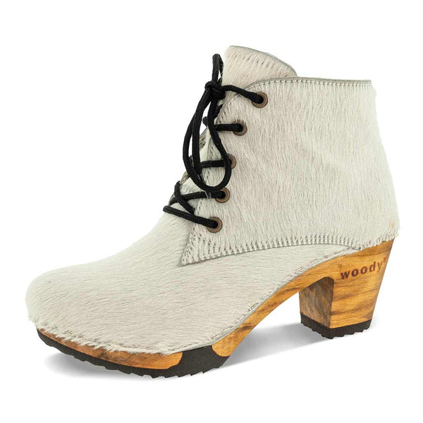 [Fell Weiss] Betty Damen Fell Clog Ankle Boots mit biegsamer nachhaltiger holzsohle, farbe: fell weiss, holzclogs woody, woody schuhe, woody shoes, handgemachte holzschuhe aus österreich, kärnten