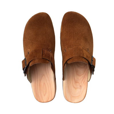 woody Bruno Herren Clog in Cognac, Draufsicht auf das Paar, handgemacht in Österreich