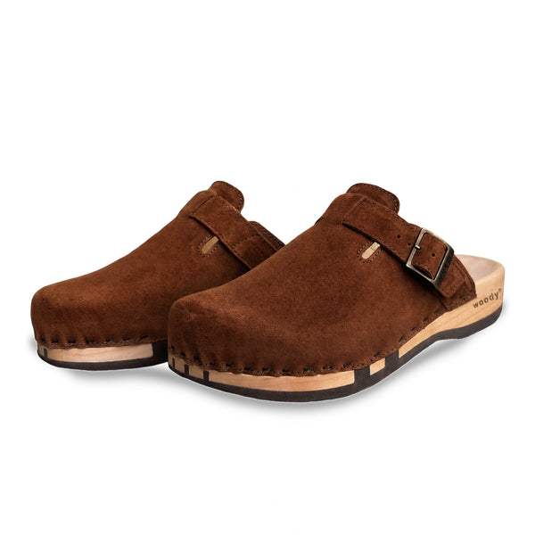 woody Cleo Damen Clog in Cognac, Dreiviertelansicht von vorne, handgemacht in Österreich