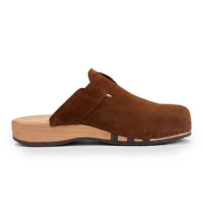woody Bruno Herren Clog in Cognac, Seitenansicht von innen mit Riemen und Flex-Einschnitten der Holzsohle, handgemacht in Österreich