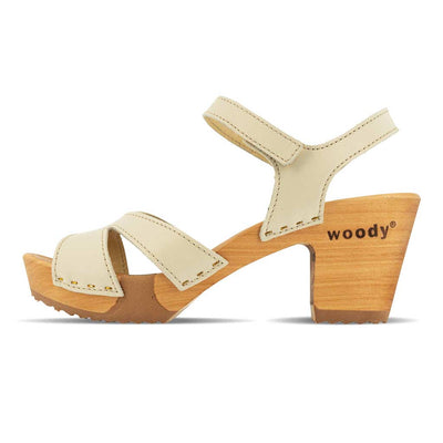 [Creme] Carmen Damen Clog Sandalette, farbe: creme_clogs sandalen damen mit biegsamer nachhaltiger weidenholzsohle und knöchelriemchen, holzclogs woody, woody schuhe, woody shoes, handgemachte holzschuhe aus österreich, kärnten