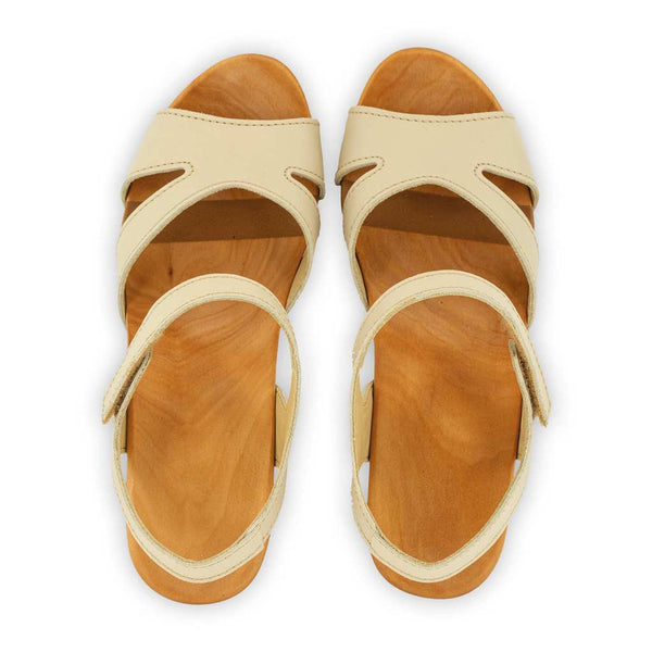 [Creme] Carmen Damen Clog Sandalette, farbe: creme_clogs sandalen damen mit biegsamer nachhaltiger weidenholzsohle und knöchelriemchen, holzclogs woody, woody schuhe, woody shoes, handgemachte holzschuhe aus österreich, kärnten