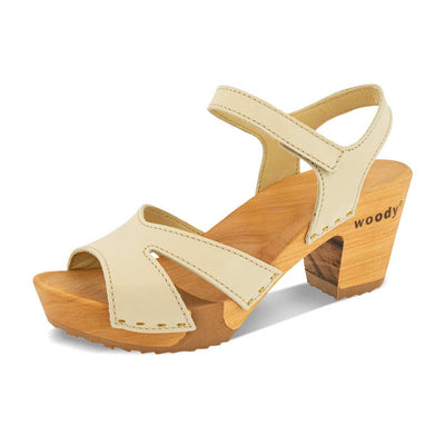 [Creme] Carmen Damen Clog Sandalette, farbe: creme_clogs sandalen damen mit biegsamer nachhaltiger weidenholzsohle und knöchelriemchen, holzclogs woody, woody schuhe, woody shoes, handgemachte holzschuhe aus österreich, kärnten