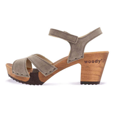[Sand] Carmen Damen Clog Sandalette, farbe: sand_clogs sandalen damen mit biegsamer nachhaltiger weidenholzsohle und knöchelriemchen, holzclogs woody, woody schuhe, woody shoes, handgemachte holzschuhe aus österreich, kärnten