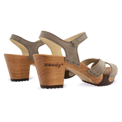[Sand] Carmen Damen Clog Sandalette, farbe: sand_clogs sandalen damen mit biegsamer nachhaltiger weidenholzsohle und knöchelriemchen, holzclogs woody, woody schuhe, woody shoes, handgemachte holzschuhe aus österreich, kärnten