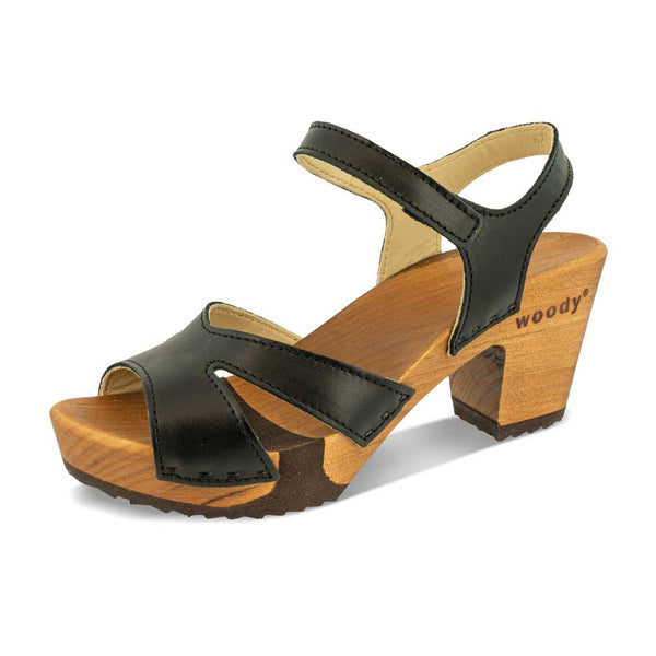 [Schwarz] Carmen Damen Clog Sandalette, farbe: schwarz_clogs sandalen damen mit biegsamer nachhaltiger weidenholzsohle und knöchelriemchen, holzclogs woody, woody schuhe, woody shoes, handgemachte holzschuhe aus österreich, kärnten