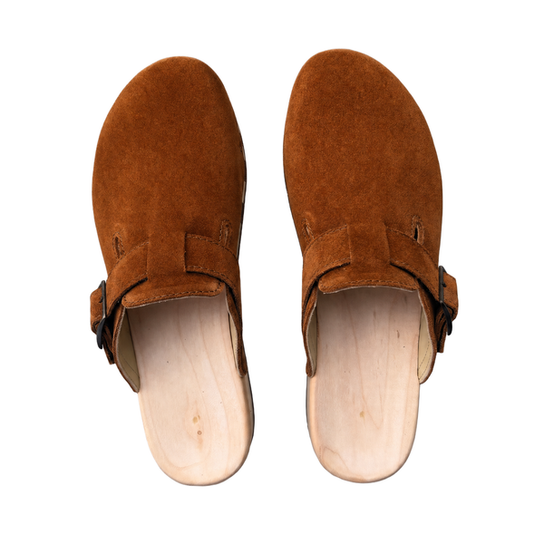 woody Cleo Damen Clog in Cognac, Draufsicht auf das Paar, handgemacht in Österreich