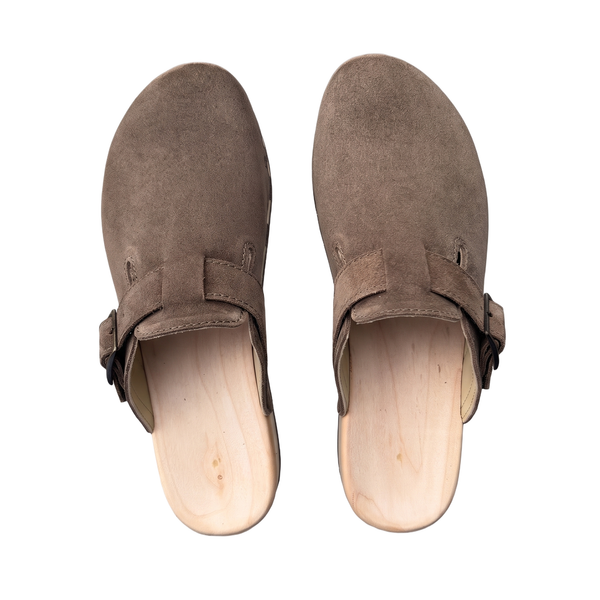 woody Cleo Damen Clog in Gray Taupe, Draufsicht auf das Paar, handgemacht in Österreich
