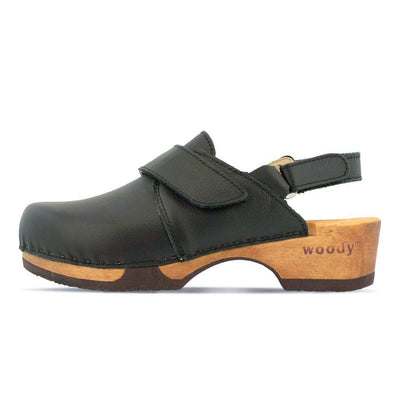 [Schwarz] Cornelia Damen Clog, farbe: schwarz_clogs damen, arbeitsschuh mit biegsamer nachhaltiger weidenholzsohle, holzclogs woody, woody schuhe, woody shoes, handgemachte holzschuhe aus österreich, kärnten