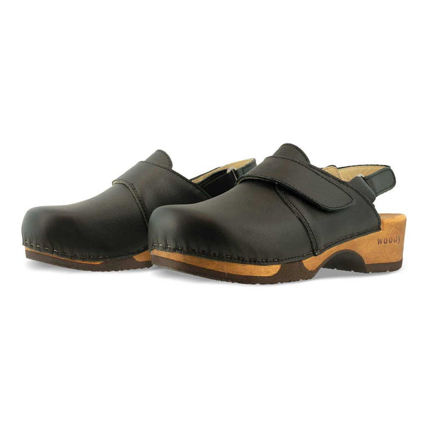 [Schwarz] Cornelia Damen Clog, farbe: schwarz_clogs damen, arbeitsschuh mit biegsamer nachhaltiger weidenholzsohle, holzclogs woody, woody schuhe, woody shoes, handgemachte holzschuhe aus österreich, kärnten