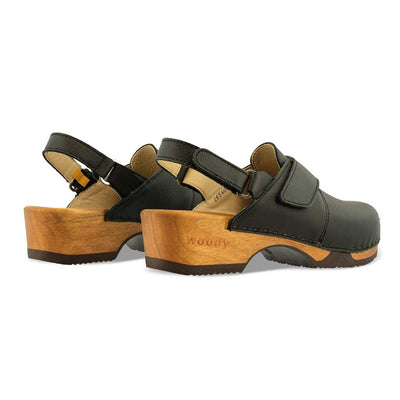 [Schwarz] Cornelia Damen Clog, farbe: schwarz_clogs damen, arbeitsschuh mit biegsamer nachhaltiger weidenholzsohle, holzclogs woody, woody schuhe, woody shoes, handgemachte holzschuhe aus österreich, kärnten