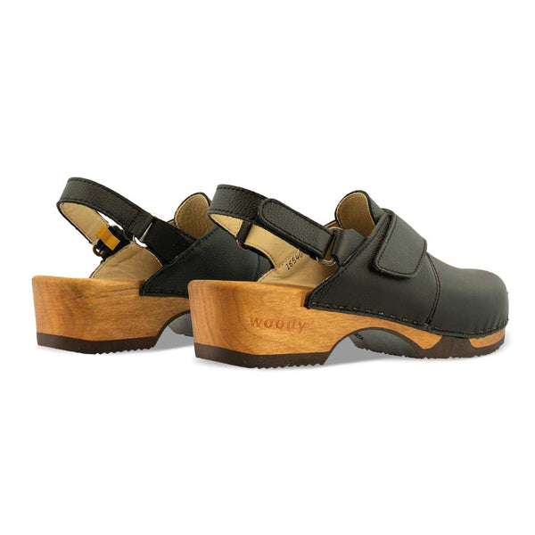[Schwarz] Cornelia Damen Clog, farbe: schwarz_clogs damen, arbeitsschuh mit biegsamer nachhaltiger weidenholzsohle, holzclogs woody, woody schuhe, woody shoes, handgemachte holzschuhe aus österreich, kärnten