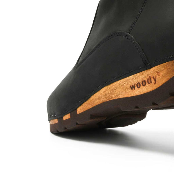 [Nero] Elke Damen Clog Stiefelette mit biegsamer nachhaltiger holzsohle, lammfellfutter und kragen, farbe: nero, holzclogs woody, woody schuhe, woody shoes, handgemachte holzschuhe aus österreich, kärnten