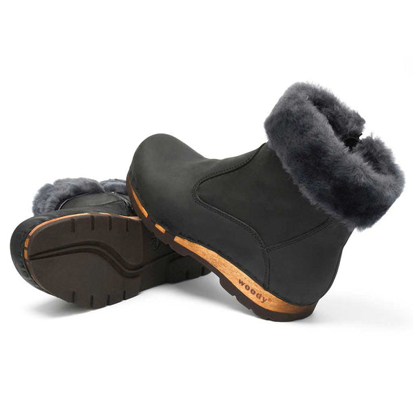 [Nero] Elke Damen Clog Stiefelette mit biegsamer nachhaltiger holzsohle, lammfellfutter und kragen, farbe: nero, holzclogs woody, woody schuhe, woody shoes, handgemachte holzschuhe aus österreich, kärnten