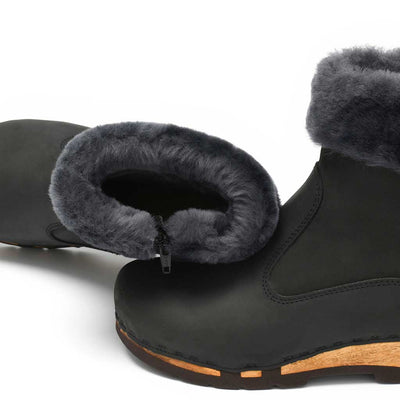 [Nero] Elke Damen Clog Stiefelette mit biegsamer nachhaltiger holzsohle, lammfellfutter und kragen, farbe: nero, holzclogs woody, woody schuhe, woody shoes, handgemachte holzschuhe aus österreich, kärnten