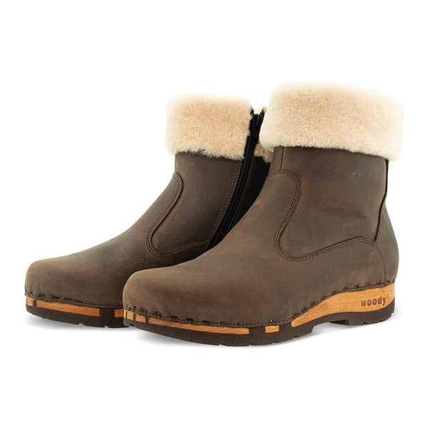 [Caffe] Elke Damen Clog Stiefelette mit biegsamer nachhaltiger holzsohle, lammfellfutter und kragen, farbe: caffe, holzclogs woody, woody schuhe, woody shoes, handgemachte holzschuhe aus österreich, kärnten
