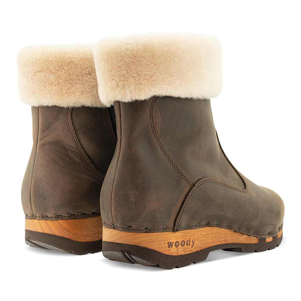 [Caffe] Elke Damen Clog Stiefelette mit biegsamer nachhaltiger holzsohle, lammfellfutter und kragen, farbe: caffe, holzclogs woody, woody schuhe, woody shoes, handgemachte holzschuhe aus österreich, kärnten