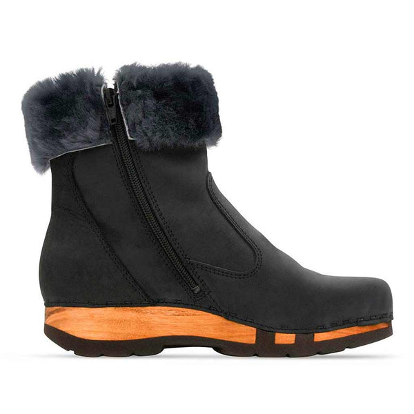 [Nero] Elke Damen Clog Stiefelette mit biegsamer nachhaltiger holzsohle, lammfellfutter und kragen, farbe: nero, holzclogs woody, woody schuhe, woody shoes, handgemachte holzschuhe aus österreich, kärnten
