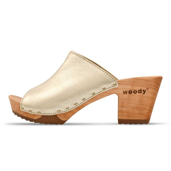 [Gold] Elly Damen Clog Pantolette von woody. elly, farbe: gold, clogs pantolette damen mit absatz mit biegsamer nachhaltiger weidenholzsohle, holzclogs woody, woody schuhe, woody shoes, handgemachte holzschuhe aus österreich, kärnten