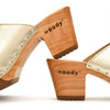 [Gold] Elly Damen Clog Pantolette von woody. elly, farbe: gold, clogs pantolette damen mit absatz mit biegsamer nachhaltiger weidenholzsohle, holzclogs woody, woody schuhe, woody shoes, handgemachte holzschuhe aus österreich, kärnten