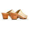 [Gold] Elly Damen Clog Pantolette von woody. elly, farbe: gold, clogs pantolette damen mit absatz mit biegsamer nachhaltiger weidenholzsohle, holzclogs woody, woody schuhe, woody shoes, handgemachte holzschuhe aus österreich, kärnten