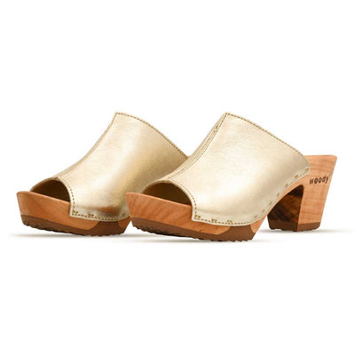 [Gold] Elly Damen Clog Pantolette von woody. elly, farbe: gold, clogs pantolette damen mit absatz mit biegsamer nachhaltiger weidenholzsohle, holzclogs woody, woody schuhe, woody shoes, handgemachte holzschuhe aus österreich, kärnten