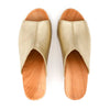 [Gold] Elly Damen Clog Pantolette von woody. elly, farbe: gold, clogs pantolette damen mit absatz mit biegsamer nachhaltiger weidenholzsohle, holzclogs woody, woody schuhe, woody shoes, handgemachte holzschuhe aus österreich, kärnten