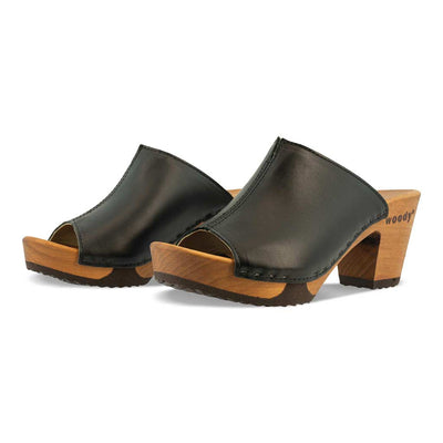 [Schwarz] Elly Damen Clog Pantolette in schwarz. Damen Pantolette von woody. elly, farbe: schwarz, clogs pantolette damen mit absatz mit biegsamer nachhaltiger weidenholzsohle, holzclogs woody, woody schuhe, woody shoes, handgemachte holzschuhe aus österreich, kärnten