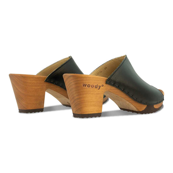 [Schwarz] Elly Damen Clog Pantolette in schwarz. Damen Pantolette von woody. elly, farbe: schwarz, clogs pantolette damen mit absatz mit biegsamer nachhaltiger weidenholzsohle, holzclogs woody, woody schuhe, woody shoes, handgemachte holzschuhe aus österreich, kärnten
