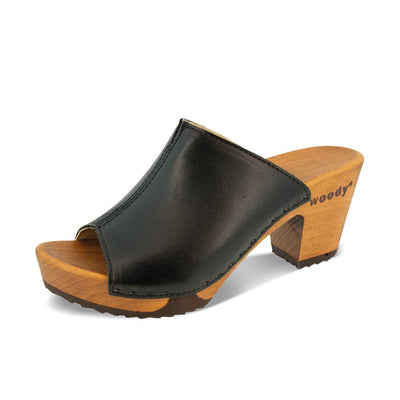 [Schwarz] Elly Damen Clog Pantolette in schwarz. Damen Pantolette von woody. elly, farbe: schwarz, clogs pantolette damen mit absatz mit biegsamer nachhaltiger weidenholzsohle, holzclogs woody, woody schuhe, woody shoes, handgemachte holzschuhe aus österreich, kärnten