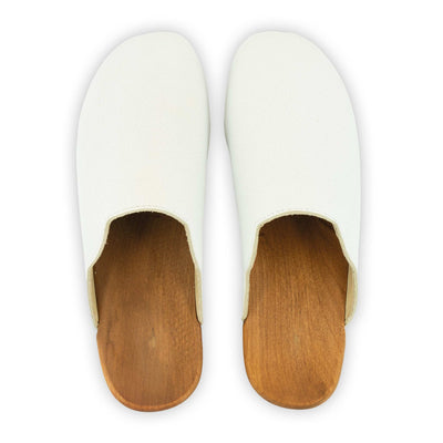 [Weiss] Emma Damen Clog, farbe: weiss_clogs damen mit biegsamer nachhaltiger weidenholzsohle, holzclogs woody, woody schuhe, woody shoes, handgemachte holzschuhe aus österreich, kärnten