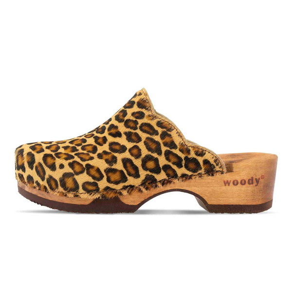 [Leopard] Emma Fell Damen Clog, farbe: leopard (animal print fur)_clogs damen mit biegsamer nachhaltiger weidenholzsohle, holzclogs woody, woody schuhe, woody shoes, handgemachte holzschuhe aus österreich, kärnten