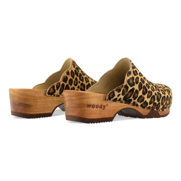 [Leopard] Emma Fell Damen Clog, farbe: leopard (animal print fur)_clogs damen mit biegsamer nachhaltiger weidenholzsohle, holzclogs woody, woody schuhe, woody shoes, handgemachte holzschuhe aus österreich, kärnten
