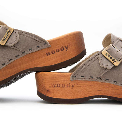 [Sand] Erika Damen Clog, farbe: sand alias warm gray_clogs damen mit biegsamer nachhaltiger weidenholzsohle, holzclogs woody, woody schuhe, woody shoes, handgemachte holzschuhe aus österreich, kärnten
