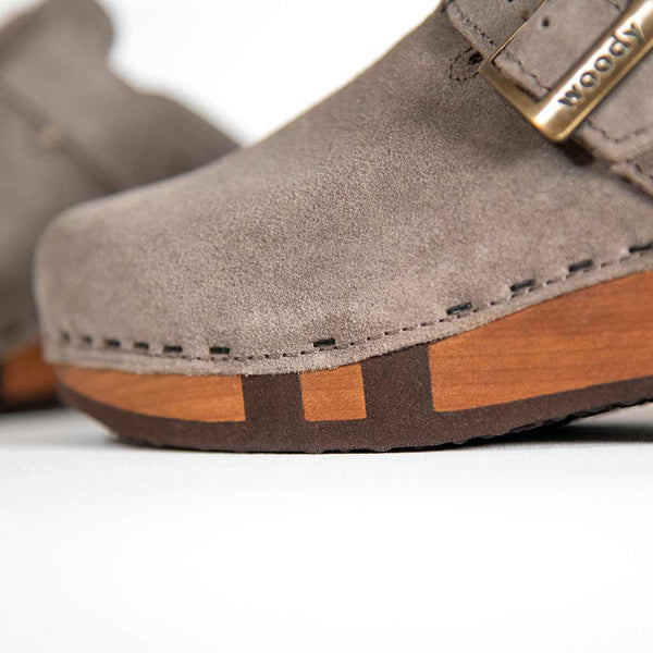 [Sand] Erika Damen Clog, farbe: sand alias warm gray_clogs damen mit biegsamer nachhaltiger weidenholzsohle, holzclogs woody, woody schuhe, woody shoes, handgemachte holzschuhe aus österreich, kärnten